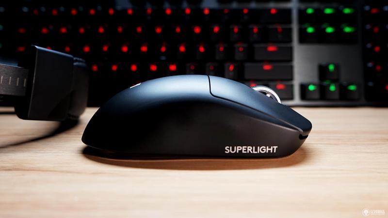 罗技狗屁王二代g pro x superlight游戏鼠标开箱上手体验