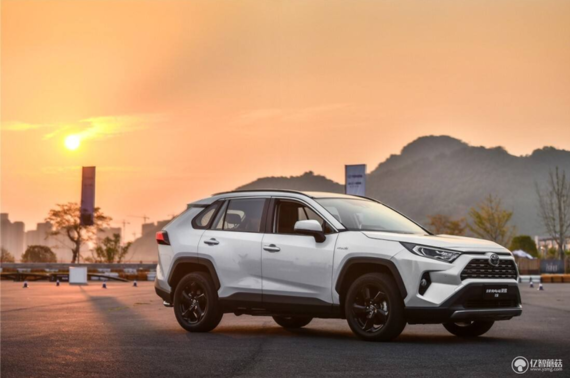 ʵгΪRAV4ٷŵľӮ
