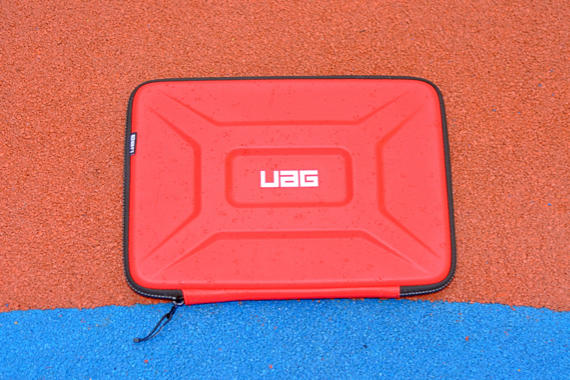 MacBook Pro UAGɫʼǱڵ
