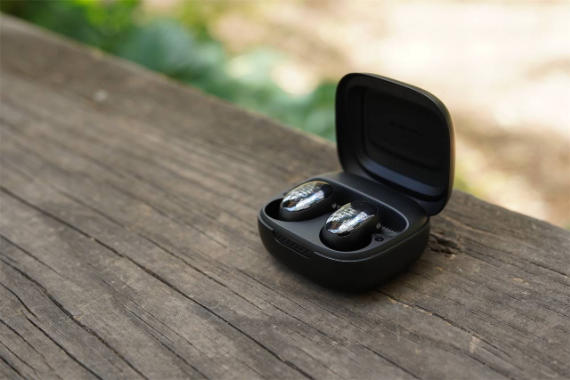 ճͨڰ칫JBL Live Free 2úʱΧ