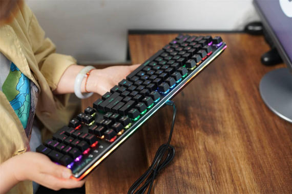 ӵзˮܵװV520RGBϽ汳еϷʹ