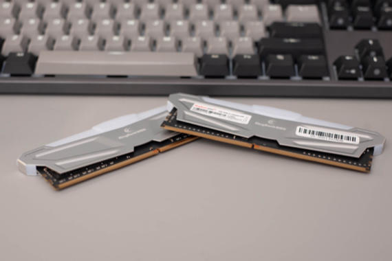 ֮⣬õѪתٴù RGB DDR4 3600
