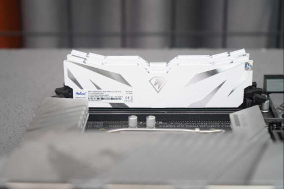 ʿԽӰII DDR4-3200 8G*2ֵ羺