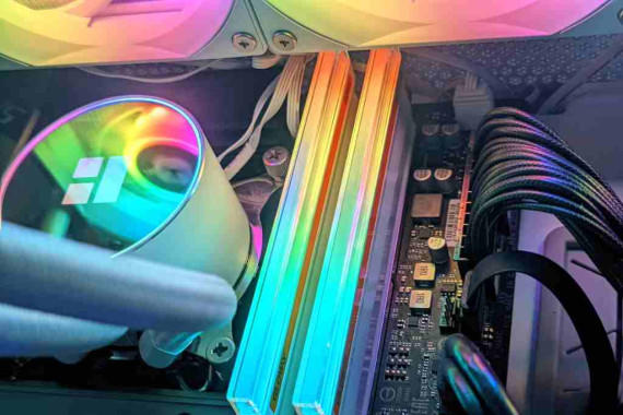 ȫڴ泬Ƶ44RGB߶DDR5ڴʵ